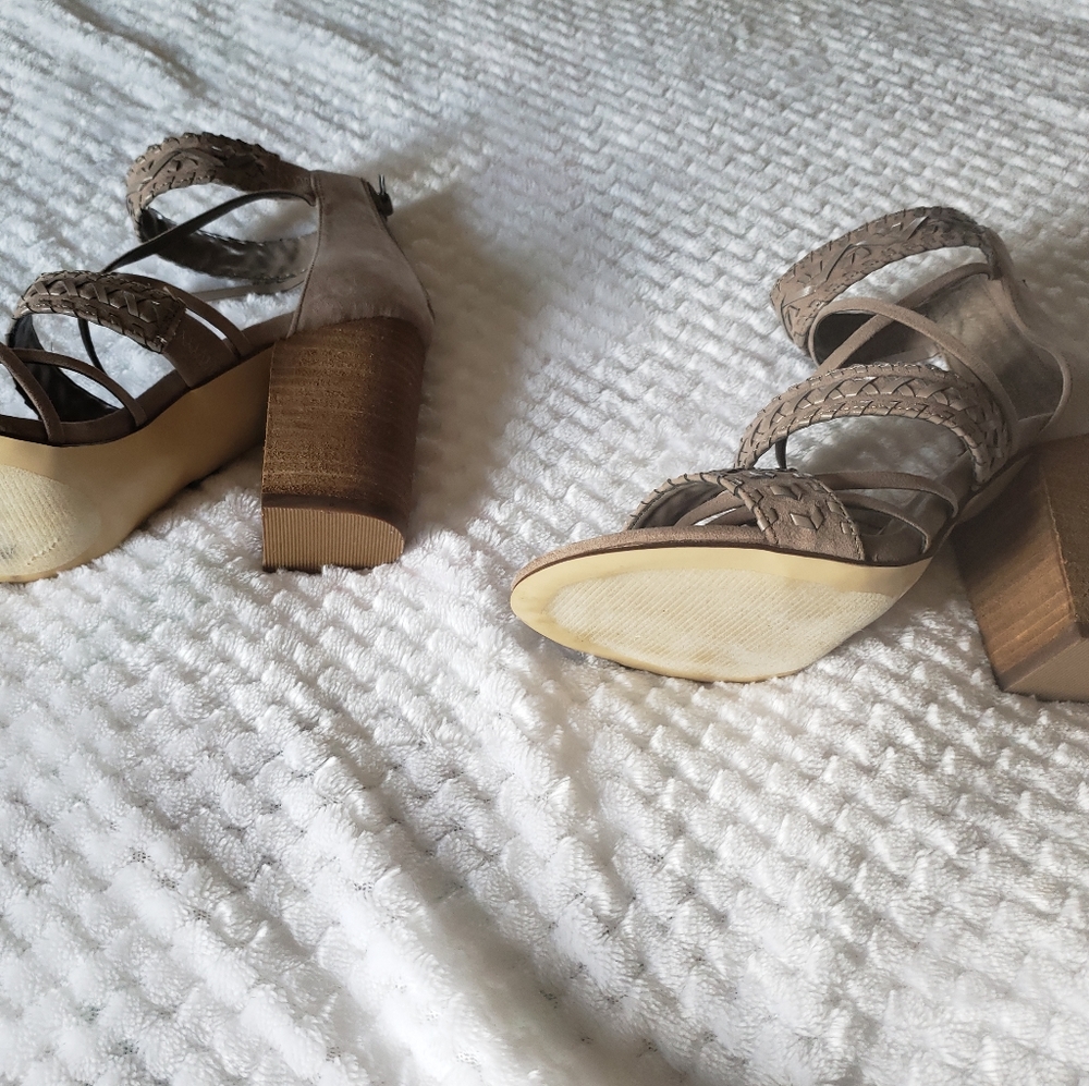 Heels - Picture 3 of 6